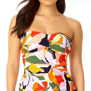 NWT Anne Cole
Women's Twist-Front Ruched Tankini Top size small